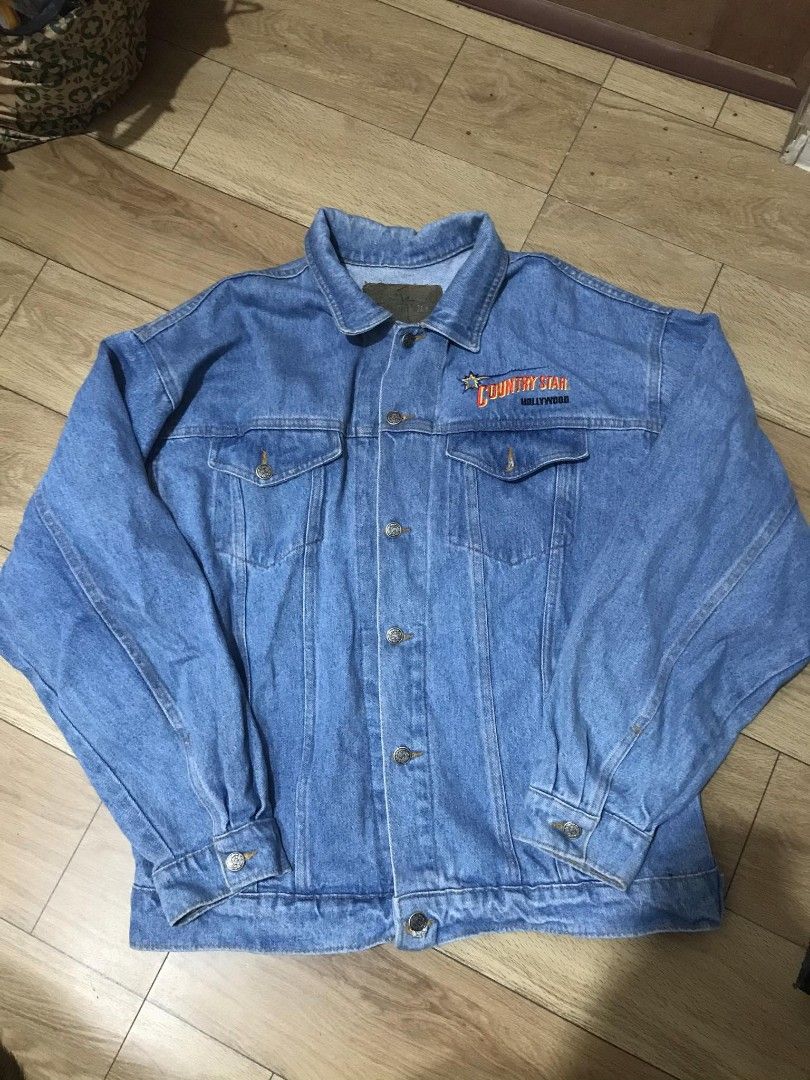 Vintage maong hollywood (Category: Activewear) located in Paranaque City. Submitted by jayson193 (Listing ID 1384061766, Image 1). Description: .