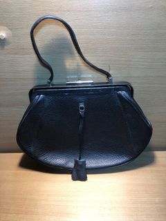 (Kategori: ) berada di . Dikirim oleh elora.boutique (ID iklan 1384181010, Gambar 1). Deskripsi: .