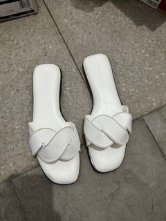 (Kategori: ) berada di . Dikirim oleh preloveddbyly (ID iklan 1384214847, Gambar 1). Deskripsi: .