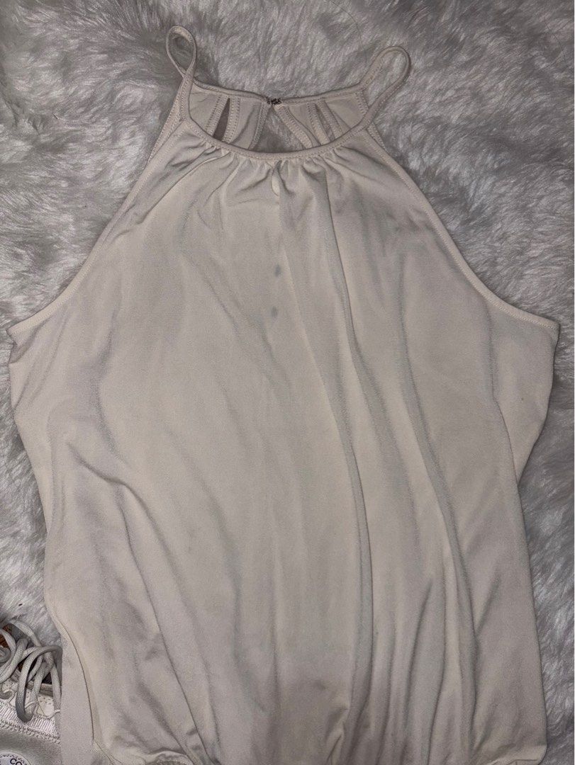 White top (Category: Sleeveless) located in Marikina City. Submitted by declutterringggg (Listing ID 1384220784, Image 1). Description: Medium to large .
