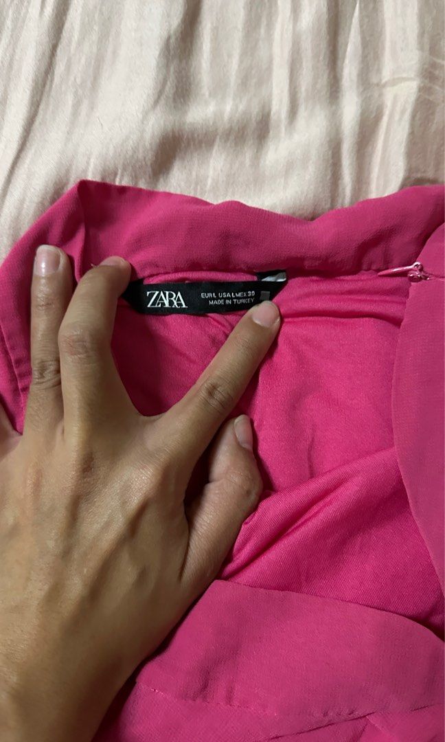 Zara hot pink maxi skirt (Category: Skirts) located in Makati City. Submitted by ppsls (Listing ID 1384184131, Image 2). Description: Used twice no flaws.