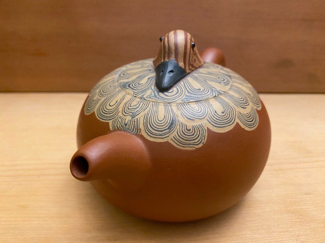 當代紫砂壺。江建祥製。彩鴨蓋紫砂壺。宜興名家。紫砂壺。茶壺。蓋子有