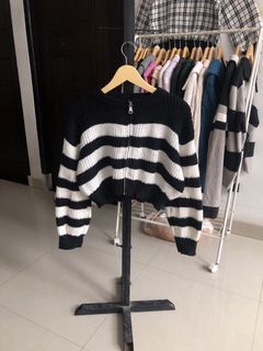 (Kategori: ) berada di . Dikirim oleh dilaa_thrift (ID iklan 1385996182, Gambar 1). Deskripsi: .
