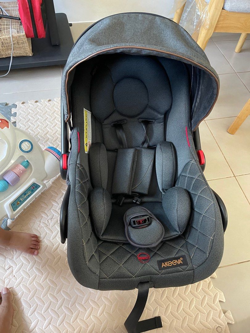 Akeeva Carrier (0-13Kg) (Category: Car Seats) located in Antipolo. Submitted by cheichic (Listing ID 1385823049, Image 2). Description: Akeeva Carrier 0-13KG .