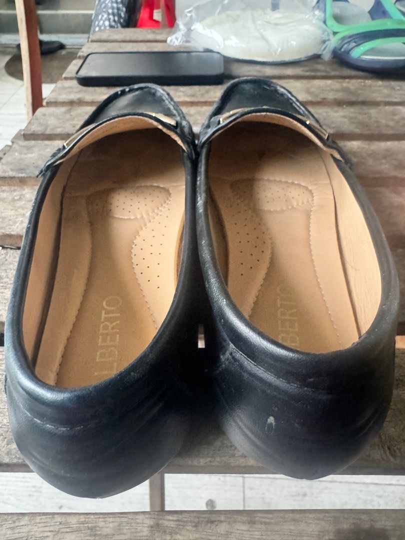 Alberto black leather shoes size 37 (Category: Loafers) located in Quezon City. Submitted by mariefelbd (Listing ID 1385931688, Image 3). Description: Black leather shoes size 38 Alberto brand .