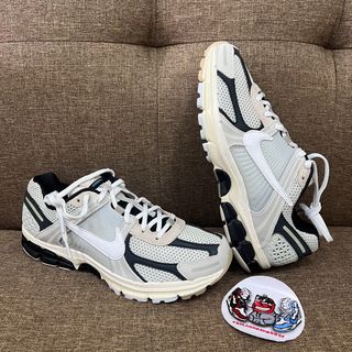 (Category: ) located in . Submitted by Bulksneakers59 (Listing ID 1385834346, Image 1). Description: .