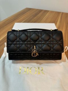 (Kategori: ) berada di . Dikirim oleh luxuryclosetsaliciaa (ID iklan 1385924716, Gambar 1). Deskripsi: .