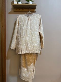 (Category: ) located in . Submitted by treasuredthrift (Listing ID 1385826755, Image 1). Description: .