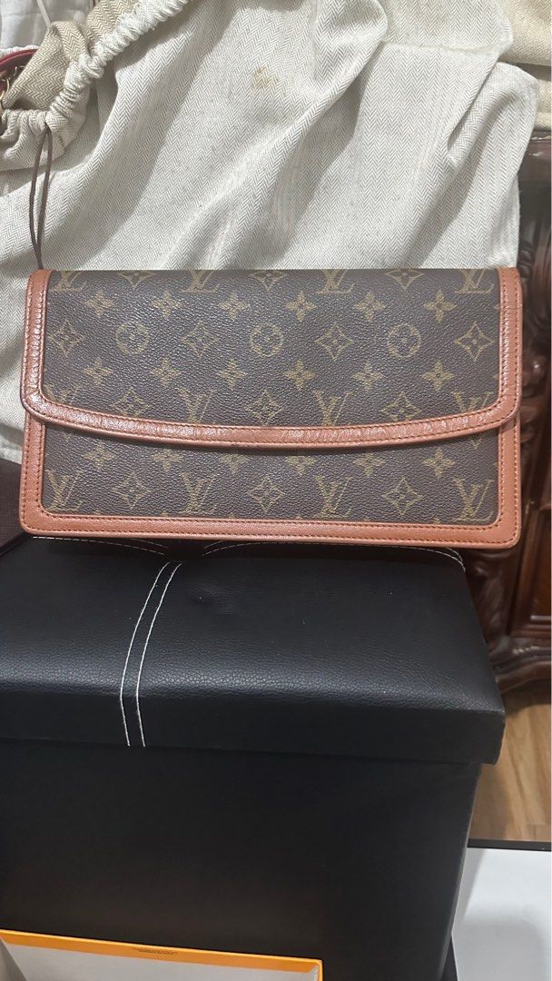 Authentic Louis Vuitton Vintage Pochette Dame Gm (Category: Luxury Bags & Wallets) located in Cabuyao City. Submitted by tessamatsu39651 (Listing ID 1385946630, Image 1). Description: Guaranteed Authentic Rank B Normal sign of usage(no major flaws .