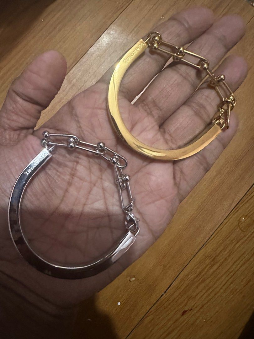 bangle link (Category: Bracelets) located in Makati City. Submitted by Musthevs (Listing ID 1385848229, Image 1). Description: Stainless.