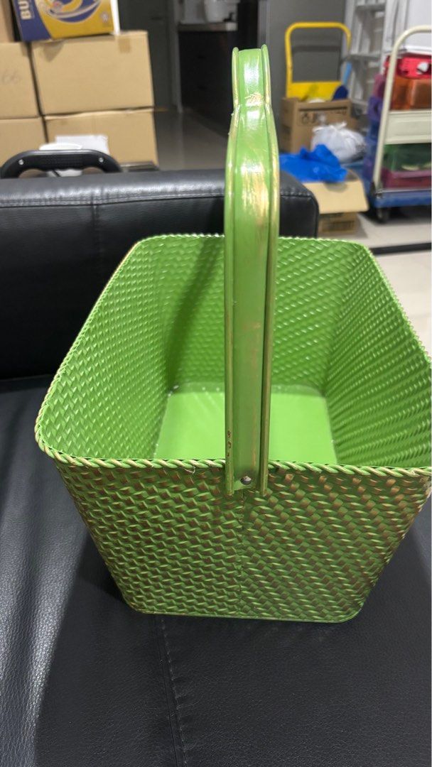 Baskets (Category: Pots & Planters) located in Petaling Jaya. Submitted by excoolsiveproperty (Listing ID 1385900375, Image 3). Description: Plant/ Flower Pot untuk Dijual 🪑 Kondisi: Elok 🧼 Material: Light Steel 🖍️Colour : Green 📏 Saiz: W : 42 H : 20 D : 25 (good condition) 🪭Brand : Steel 🖤 Sesuai untuk gardening dirumah atau dekorasi rumah anda. 📍 COD area: Tiada 📦 Postage : Tiada 🛒 Selfpickup Only 💰 Harga boleh runding sampai jadi seb