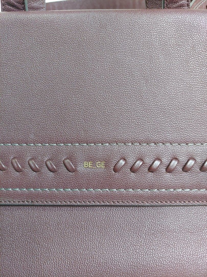 BE_GE Handbag/Shoulder bag in BURGUNDY (Category: Shoulder Bags) located in Davao. Submitted by declutteeeeeeer (Listing ID 1385836615, Image 2). Description: Burgundy color. This is a PRELOVED item. Please manage your expectations..