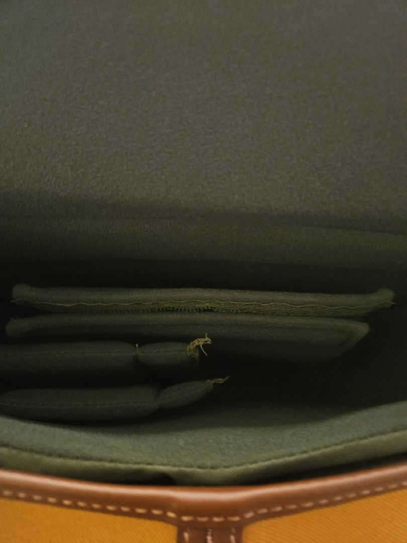 Bilingham (Category: Camera Bags & Carriers) located in Singapore. Submitted by lolita_09 (Listing ID 1385920940, Image 3). Description: selling away Billingham camera bag Hadley Small brand new never use tag still intact interested DM me.