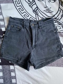 (Category: ) located in . Submitted by yna.declutter (Listing ID 1385899544, Image 1). Description: .