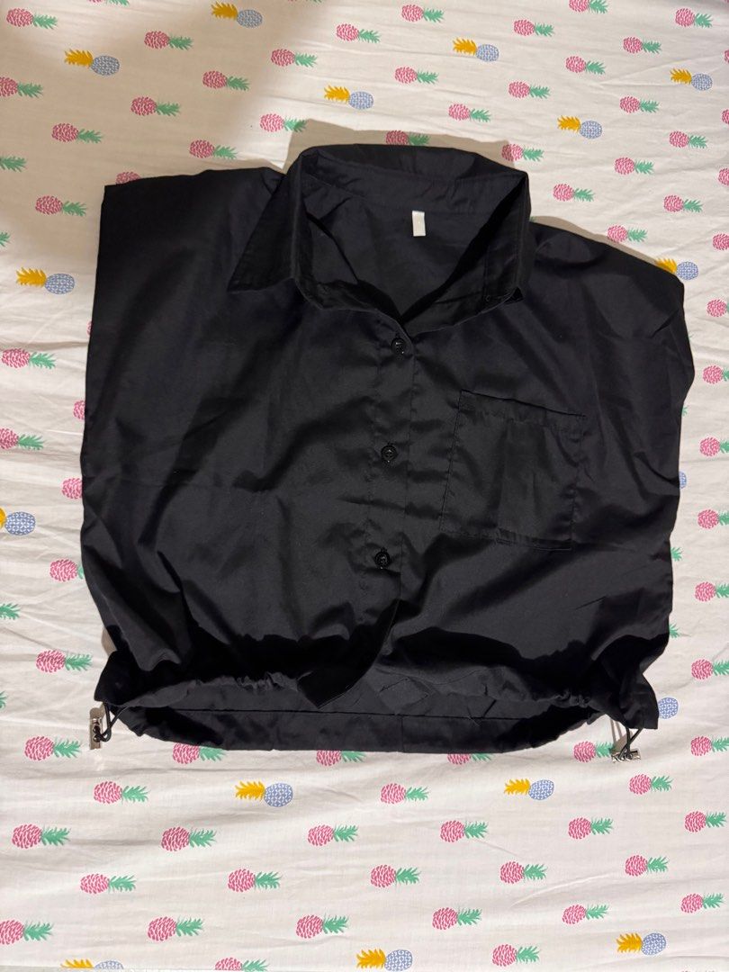 Black polo shirt padded shoulder (Category: Blouses) located in Quezon City. Submitted by shop.ally (Listing ID 1385926042, Image 2). Description: .