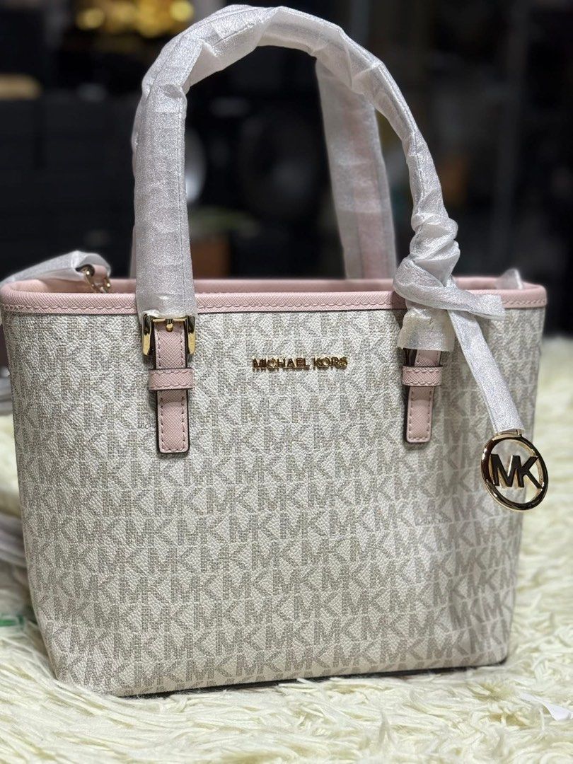 CARRY ALL XS TOTE BAG (Category: Luxury Bags & Wallets) located in Manila. Submitted by lovieauthenticmerchandise (Listing ID 1385943367, Image 1). Description: .