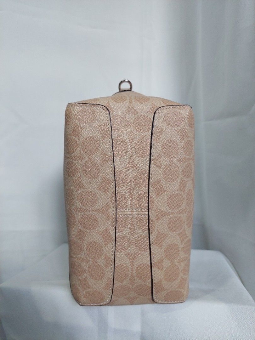 CCH Hadley 21 in Sand Taupe (Category: Cross-body Bags) located in Davao. Submitted by declutteeeeeeer (Listing ID 1385841378, Image 3). Description: Rfs: Impulse buying (too many bags na).