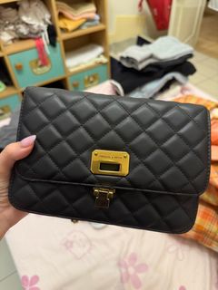 由 angela5201314 (刊登 ID 1385880729，圖片 1) 提交，位於 的 (類別：)，說明：。