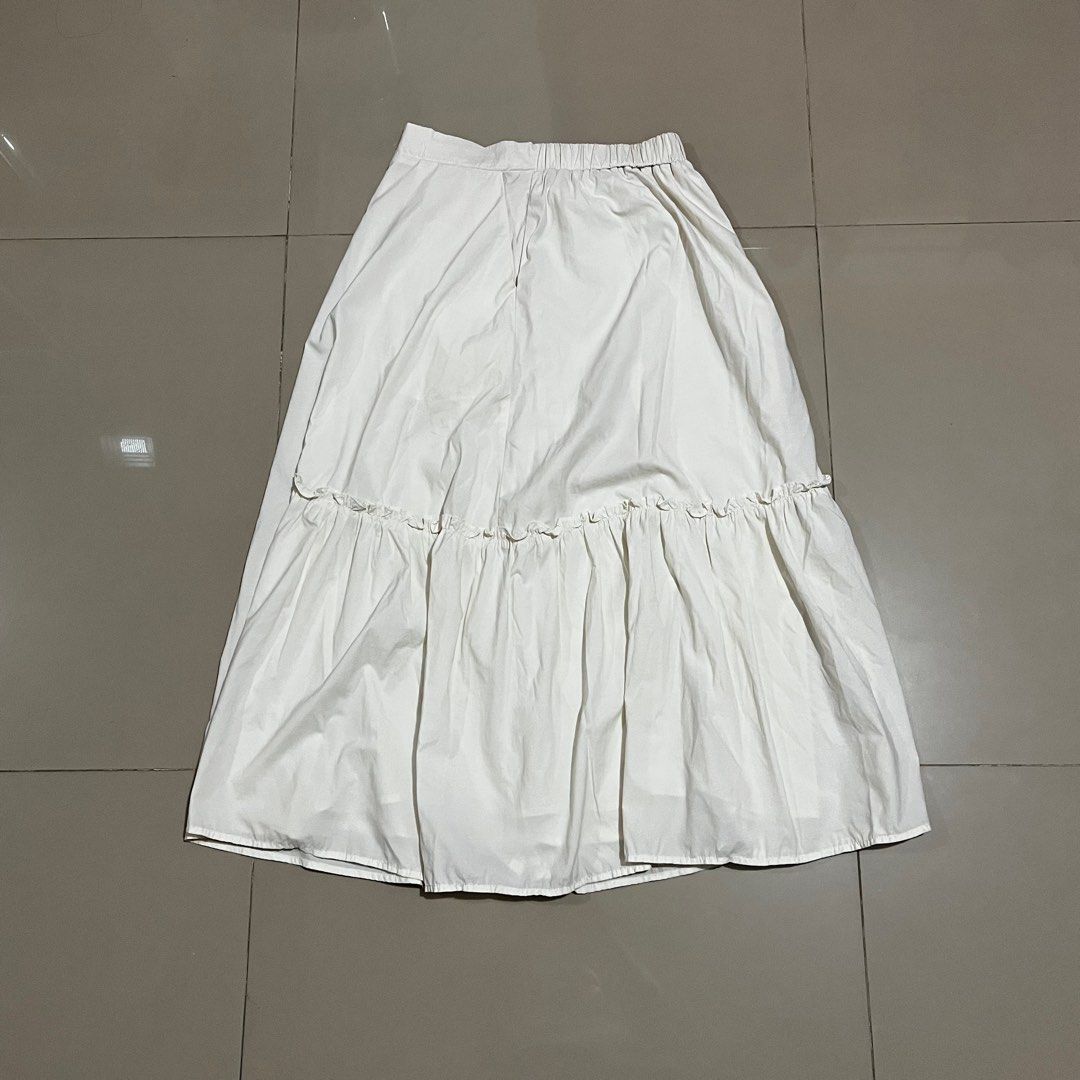 Cream Long Skirt (Category: Skirts) located in Cainta. Submitted by nikitaps (Listing ID 1385888311, Image 1). Description: DM me for more deets!.