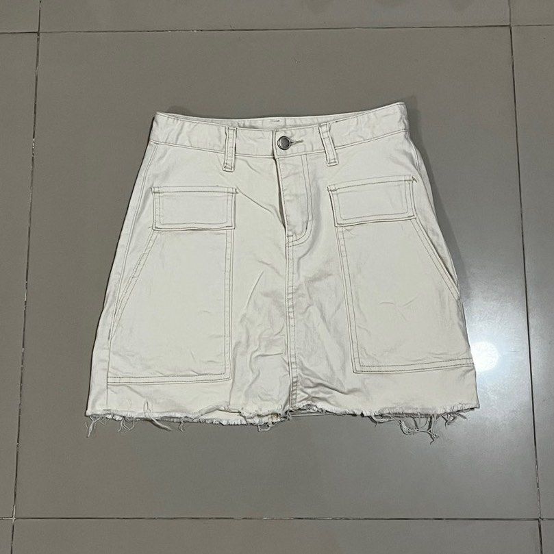 Cream Mini Skirt (Category: Skirts) located in Cainta. Submitted by nikitaps (Listing ID 1385887286, Image 1). Description: DM me for more deets!.