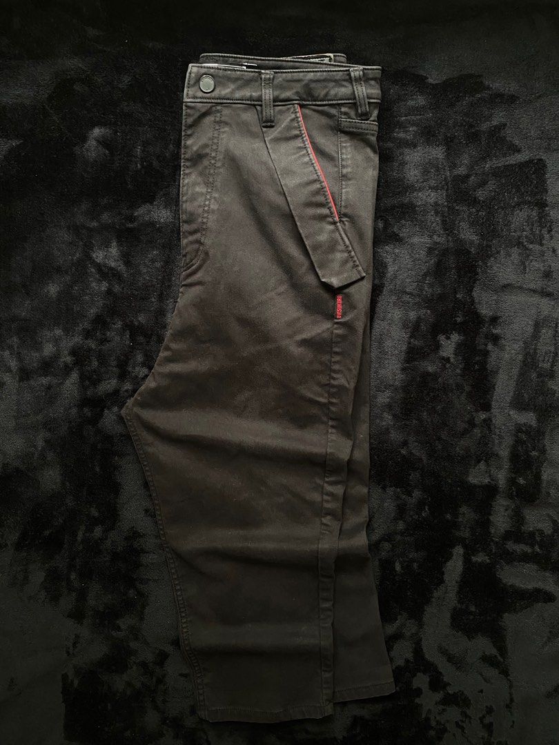 EVISUKURO Cropped-fit jeans (Category: Jeans) located in San Juan City. Submitted by collective__ (Listing ID 1385926373, Image 2). Description: EVISUKURO Cropped-fit jeans * Logo Embroidery * Dimension - L 35 x W 30inches * Leg opening - 6.5 inches * Evisukuro leather patch * Color Rate - 9/10 * Condition - 9/10 · The color may vary due to lightning Negotiable + Shipping fee Enjoy Collecting!.