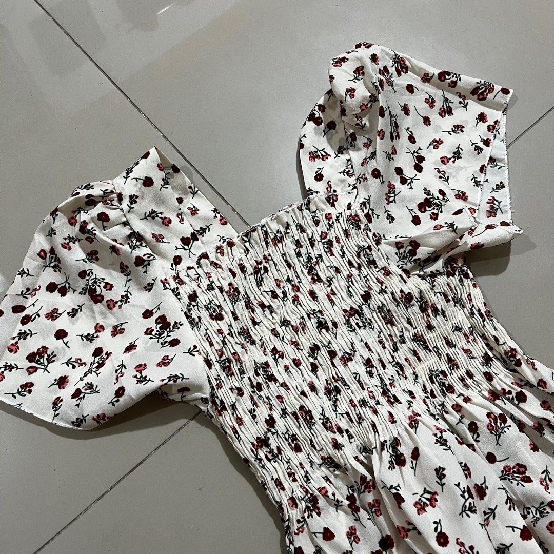 Floral Dress (Category: Dresses) located in Cainta. Submitted by nikitaps (Listing ID 1385876262, Image 2). Description: DM me for more deets!.