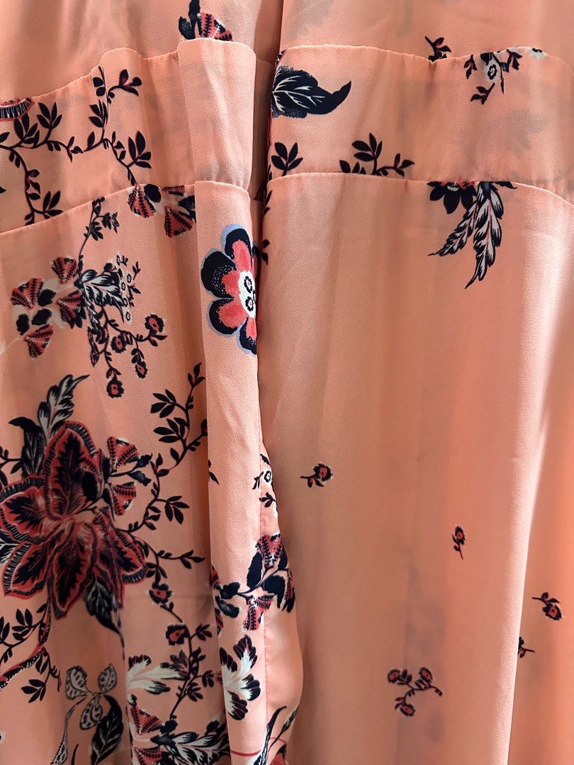 Flowy Floral Wrap Dress (Category: Dresses) located in Marikina City. Submitted by declutteringfatty (Listing ID 1385854480, Image 3). Description: Color: Floral/Pink Size: fits S-M *Used but not abused.