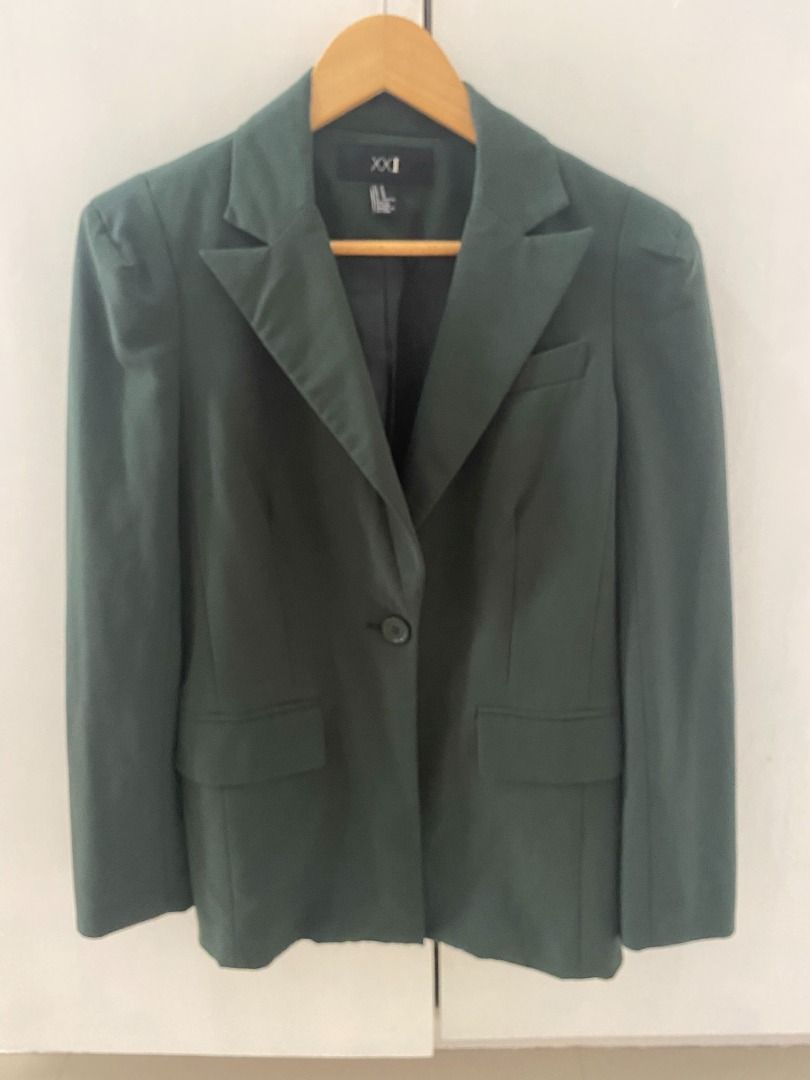 Forever 21 | Padded Blazer - Size M on Tag (Category: Coats, Jackets and Outerwear) located in Las Pinas. Submitted by _chic (Listing ID 1385935024, Image 1). Description: Used only once. Size Medium on the tag, but it can fit up to a Large body frame. Pine green or dark green in actuality. Payment first via GCash or Bank Transfer. Shipping from Las Pinas via LBC or Lalamove if you are nearby. .