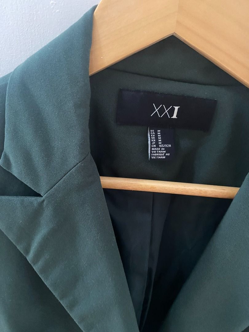 Forever 21 | Padded Blazer - Size M on Tag (Category: Coats, Jackets and Outerwear) located in Las Pinas. Submitted by _chic (Listing ID 1385935024, Image 3). Description: Used only once. Size Medium on the tag, but it can fit up to a Large body frame. Pine green or dark green in actuality. Payment first via GCash or Bank Transfer. Shipping from Las Pinas via LBC or Lalamove if you are nearby. .