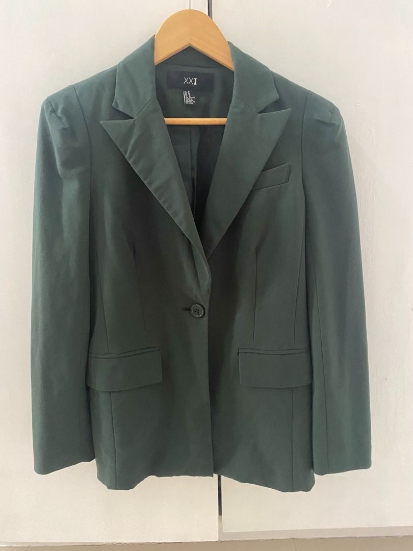 Forever 21 | Padded Blazer - Size M on Tag (Category: Coats, Jackets and Outerwear) located in Las Pinas. Submitted by _chic (Listing ID 1385935024, Image 2). Description: Used only once. Size Medium on the tag, but it can fit up to a Large body frame. Pine green or dark green in actuality. Payment first via GCash or Bank Transfer. Shipping from Las Pinas via LBC or Lalamove if you are nearby. .