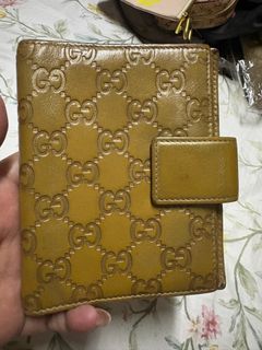 (Category: ) located in . Submitted by shopofashopaholic (Listing ID 1385981499, Image 1). Description: .