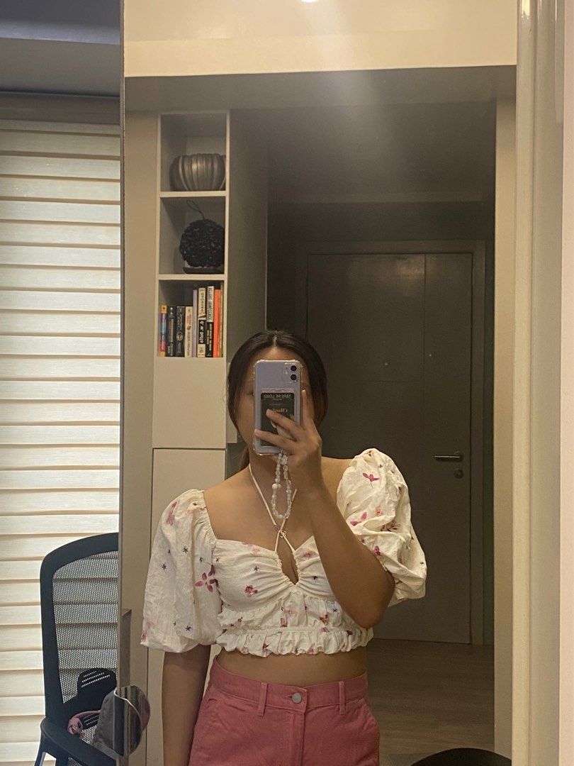 h and m top (Category: Blouses) located in Quezon City. Submitted by sofieegee (Listing ID 1385953411, Image 1). Description: used twice only bought for 1k+ rfs: does not fit .