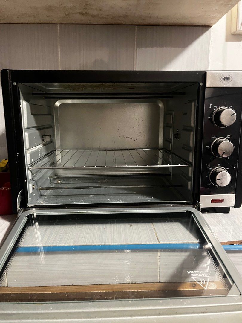 Kyowa Oven 45L (Category: Cookware & Accessories) located in Taguig. Submitted by declutterwmeee1 (Listing ID 1385910133, Image 2). Description: Used for cooking thrice and hindi na nagamit natambak nalang can fit rotisserie chicken all knobs are working and mabilis magheat naman.