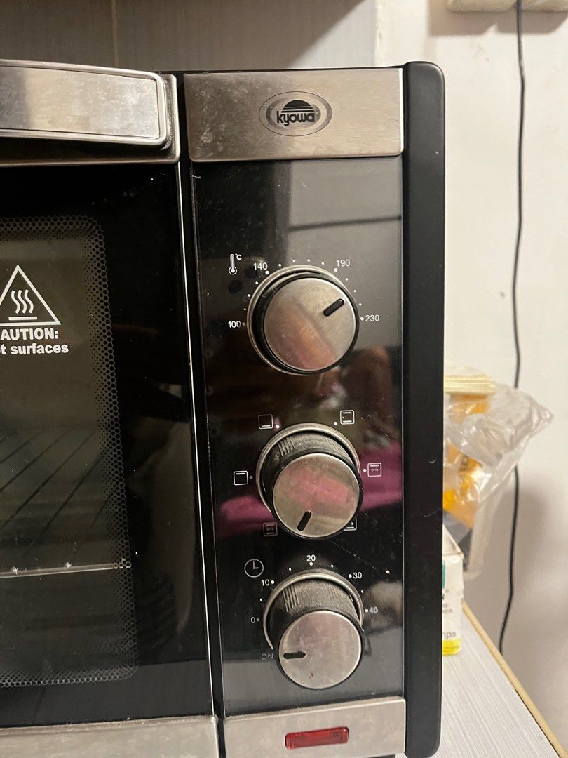 Kyowa Oven 45L (Category: Cookware & Accessories) located in Taguig. Submitted by declutterwmeee1 (Listing ID 1385910133, Image 3). Description: Used for cooking thrice and hindi na nagamit natambak nalang can fit rotisserie chicken all knobs are working and mabilis magheat naman.
