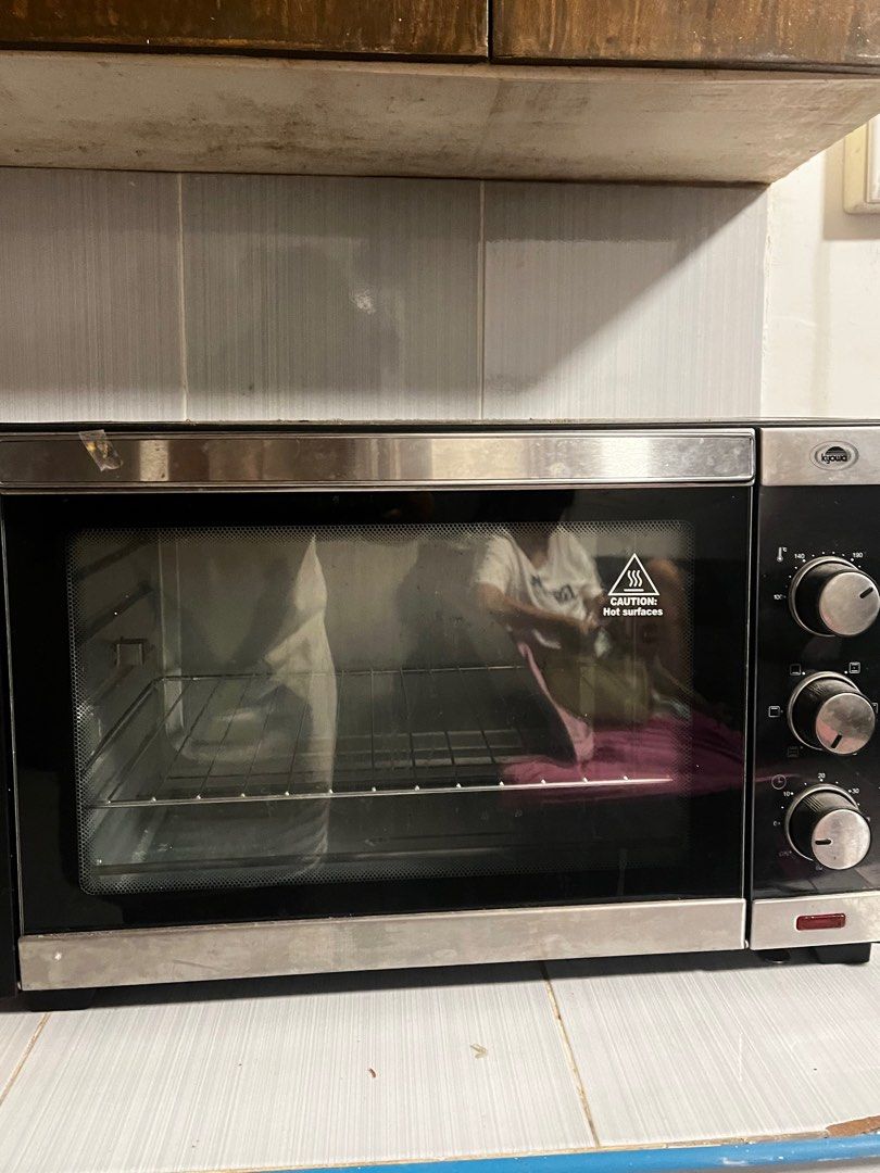 Kyowa Oven 45L (Category: Cookware & Accessories) located in Taguig. Submitted by declutterwmeee1 (Listing ID 1385910133, Image 1). Description: Used for cooking thrice and hindi na nagamit natambak nalang can fit rotisserie chicken all knobs are working and mabilis magheat naman.