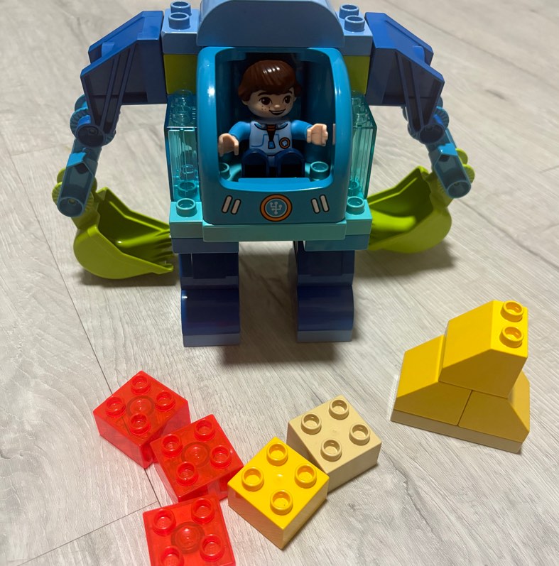 Rare LEGO Duplo Disney Miles from Tomorrowland™ Miles' Exo-Flex