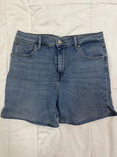 (Category: ) located in . Submitted by ascloset22 (Listing ID 1385915595, Image 1). Description: .