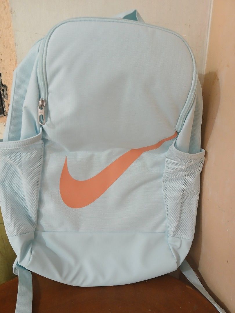Light blue 18L backpack (Category: Backpacks) located in Las Pinas. Submitted by lynnsite (Listing ID 1385843693, Image 1). Description: got this on sale. srp online is 1500 RSF- too big for my little one.