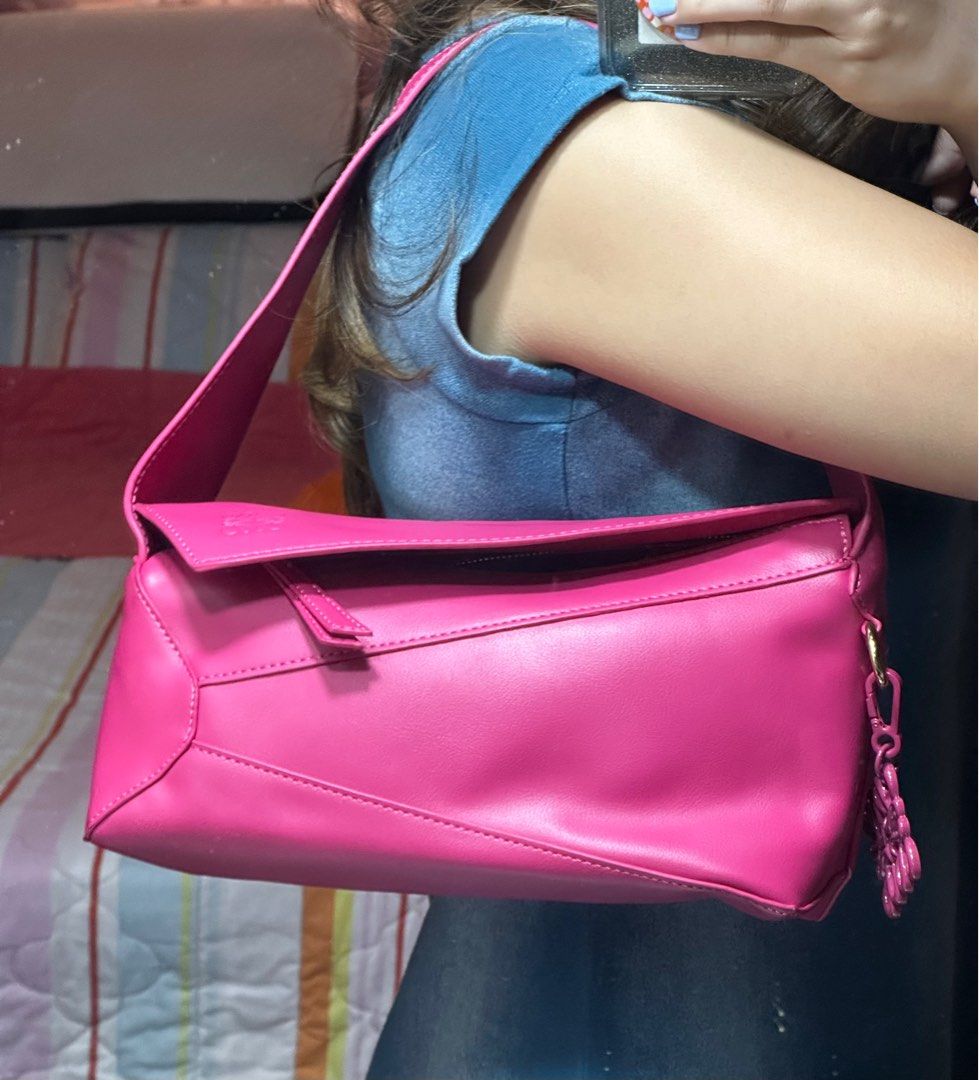 Loewe Puzzle (Category: Shoulder Bags) located in Manila. Submitted by bchrssm (Listing ID 1385883216, Image 1). Description: .