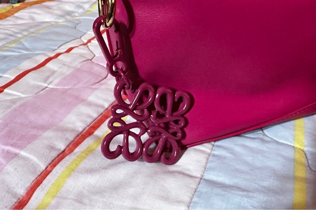 Loewe Puzzle (Category: Shoulder Bags) located in Manila. Submitted by bchrssm (Listing ID 1385883216, Image 3). Description: .