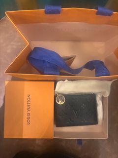 (Category: ) located in . Submitted by clothesandmakeup (Listing ID 1385914081, Image 1). Description: .