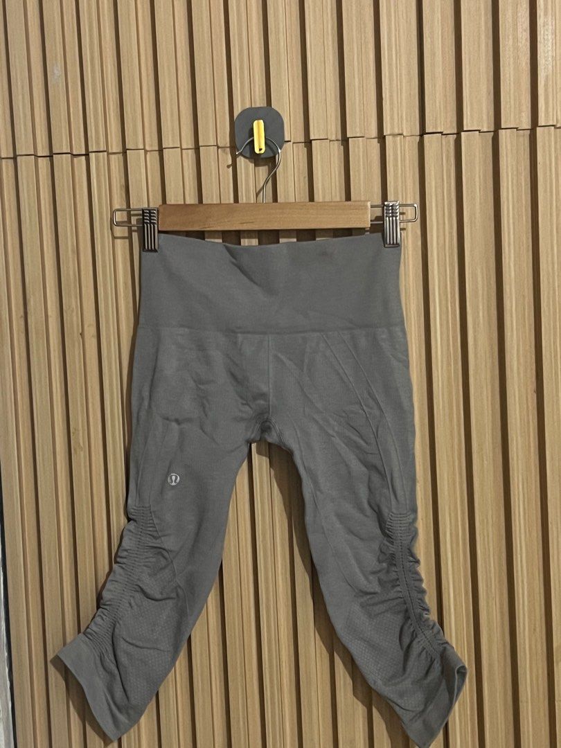 Lululemon cropped leggings in gray (Category: Activewear) located in Cavite. Submitted by lovedbysheee (Listing ID 1385950928, Image 3). Description: No issue, in perfect condition. cut tags, small in size.