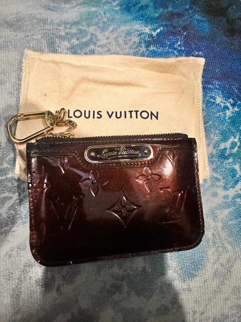 Lv vernis coin purse (Category: Luxury Bags & Wallets) located in Makati City. Submitted by bagsluxpreloved (Listing ID 1385875584, Image 2). Description: Almost new gold hardware .