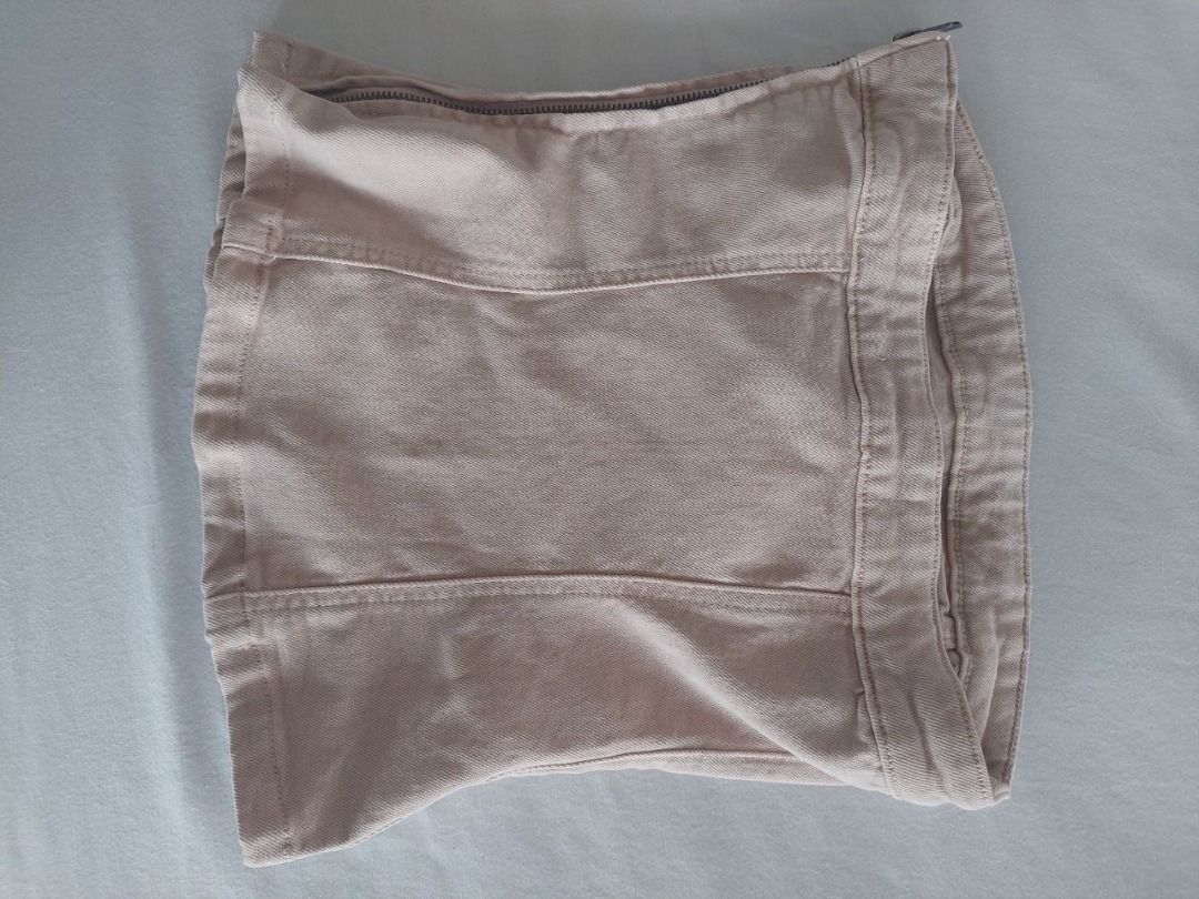 Mango Denim Strapless Top in Sand Color (Category: Others Tops) located in Quezon City. Submitted by camiestuff (Listing ID 1385837020, Image 2). Description: Denim-style cotton fabric. Straight design. Sleeveless. Strapless. Side zip fastening. Total look. Festival Season. Never worn RFS: size is a bit small for me. Bought for P1295 from their website and selling it for only P600 Its a cute and stylish top, and if only i got the size correct, th