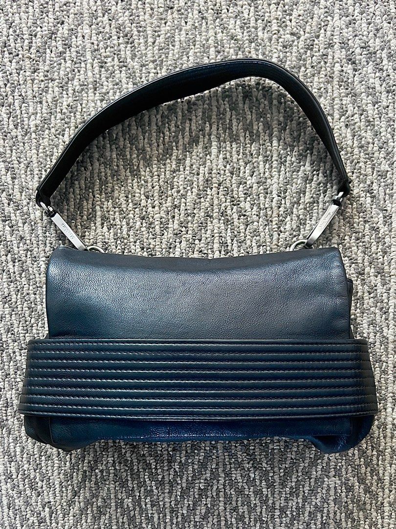 MAX MARA 2 WAY CLUTCH POCHETTE 100% LEATHER REMOVABLE STRAP L10” H6” STRAP DROP 7” (Category: Luxury Bags & Wallets) located in Cebu City. Submitted by GOODOLDDAYS_ (Listing ID 1385862593, Image 2). Description: MAX MARA 2 WAY CLUTCH POCHETTE 100% LEATHER REMOVABLE STRAP L10” H6” STRAP DROP 7”.