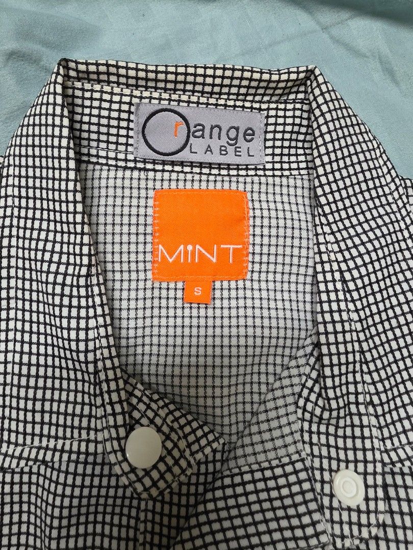 Mint Orange Label Long Sleeve Shirt Grid Design (Category: Formal Shirts) located in Mabalacat. Submitted by enoscep (Listing ID 1385865641, Image 3). Description: Mint Orange Label Long Sleeve Shirt Grid pattern 2 pockets with button Snap type buttons W: 19" L:28" Sleeve length: 25" ☆rfs: decluttering ☆mop: bpi, bdo, gcash ☆mod: j&t ☆no return, refund, or exchange.