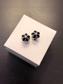 (Category: ) located in . Submitted by Axaxessories (Listing ID 1385972594, Image 1). Description: .