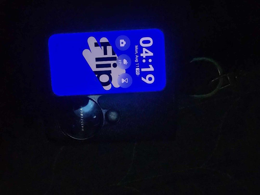 Oppo Find N3 Flip (Category: OPPO) located in Valenzuela. Submitted by stevewuf888 (Listing ID 1385999285, Image 3). Description: Sale or Swap to Poco X7 pro + cash or a different unit + cash Screen has damage but it is still usable No history of repair 92% BATTERY HEALTH.