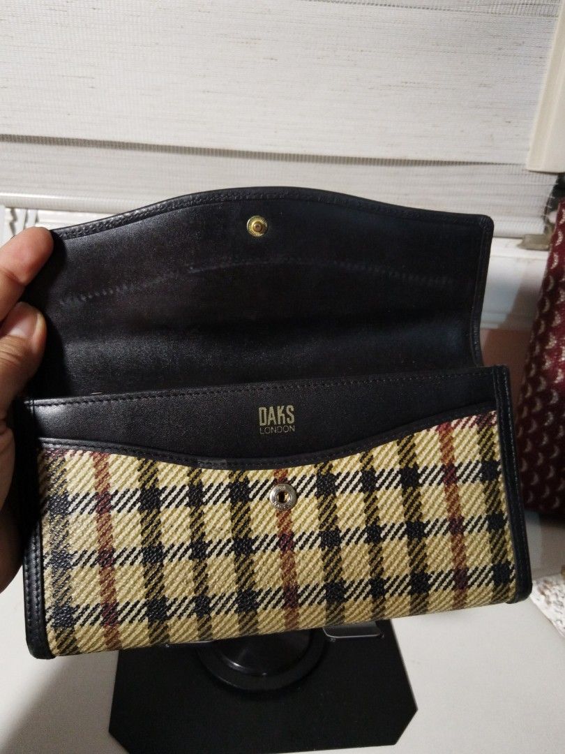 ORIGANAL DAKS BIFOLD LONG WALLET (Category: Luxury Bags & Wallets) located in Quezon City. Submitted by V_Cl0set (Listing ID 1385934152, Image 2). Description: Original Daks with many bill and card slots vintage and classy design.