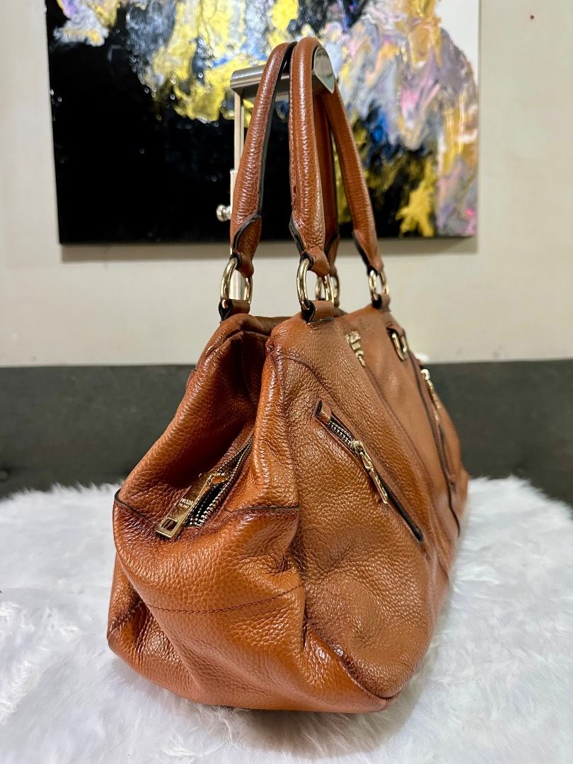 PRADA MILANO Clearance Sale❗️ (Category: Luxury Bags & Wallets) located in Leyte. Submitted by geojhen944614 (Listing ID 1385979612, Image 2). Description: PRADA MILANO.